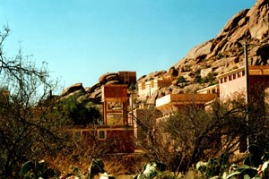 19.11.1998 - Auf dem Weg nach Tafraoute - Eine Ortschaft gebaut in den Felsen 