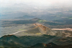 13.06.2004 - Ätna (Etna) - Blick auf den erloschenen Krater Monte Silvestri