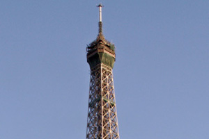 24.06.2009 - Eiffelturm von der Seine Bootsfahrt aus gesehen