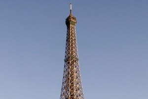 24.06.2009 - Eiffelturm von der Seine Bootsfahrt aus gesehen