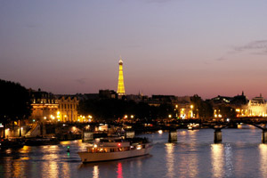 24.06.2009 - Eiffelturm und die Seine bei Nacht