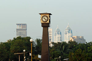 17-10-15 - Watch and birds in den Hanging Gardens of Mumbai