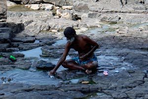 31-10-15 - Living at the rocky beach of Bandra