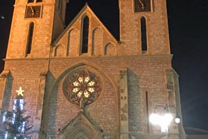 26.12.2018 - Herz-Jesu-Kathedrale im Stadtteil Stari Grad am Abend
