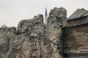 27.12.2018 - Ruinen des TasliHan in der Altstadt