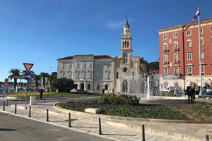 01-01-19 - Church and fountain at the promenade