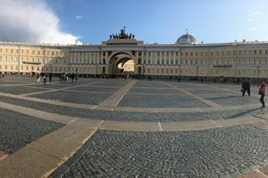 01.10.2019 - Sehr großer Palastplatz an der Eremitage in Sankt Petersburg