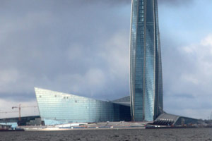 05.10.2019 - Fahrt mit dem Schiff zum Schloss Peterhof: Gazprom-Tower (Lakhta Center) - höchster Turm in Europa