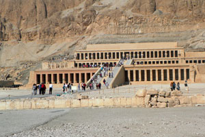 20.02.2013 - Stufentempel der Hatschepsut, der Pharaonin in Theben West